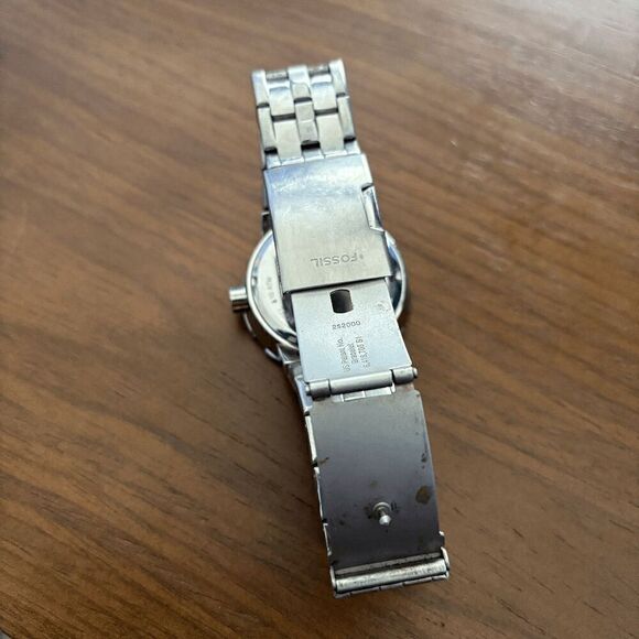 Green Bay Packers Watch Fossil Mens Wristwatch Three Hand Silver Large Logo NFL - Picture 3 of 6